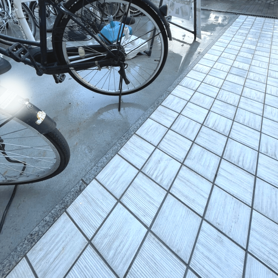 高圧洗浄後の自転車置き場